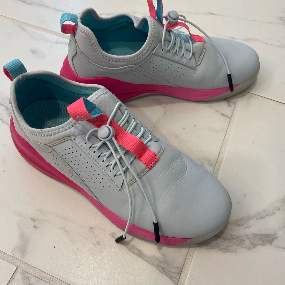 Clove woman’s Classic in Limited Edition Electric Rose color scheme.